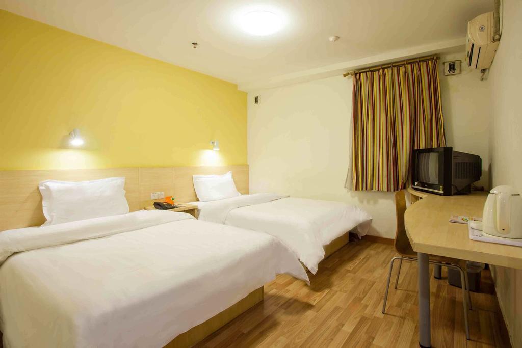 7Days Inn Dalian Wafangdian Railway Station Room photo